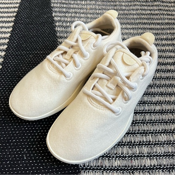 NWOB Allbirds Wool Runners in Natural White - Picture 6 of 16